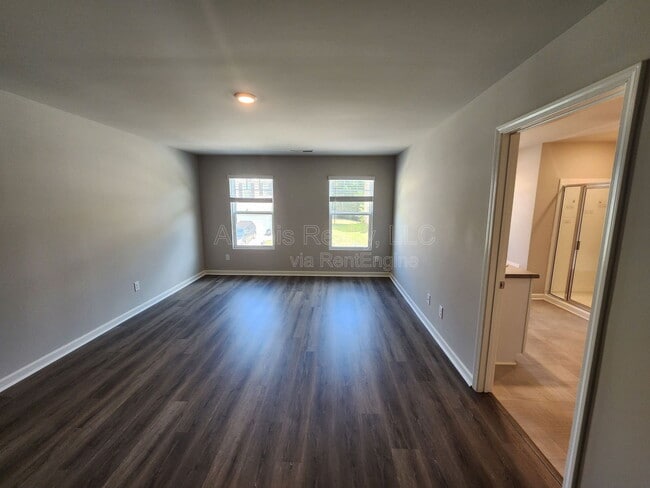 Foto del edificio - 3774 River Rock Rd