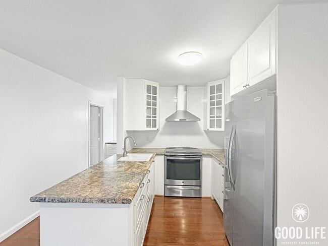Building Photo - Beautiful 1BD/1BA W/ Reserved Parking and Laundry On-Site in Pacific Beach!