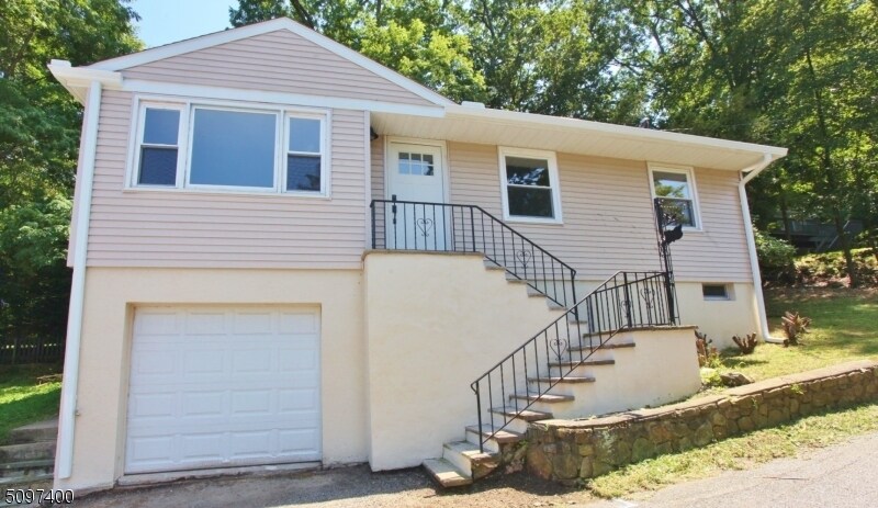 Primary Photo - 15 Hillside Ave