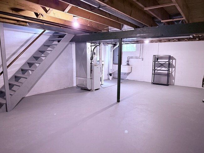 Building Photo - 4052 Canterbury Dr