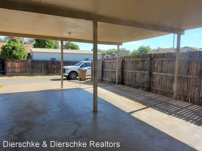 Building Photo - 3 br, 2 bath House - 2702 Sunset Dr