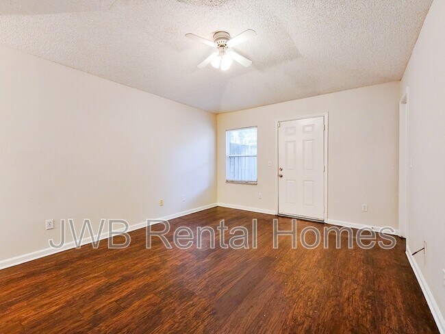 Foto del edificio - 1406 Ellis Trace Dr W