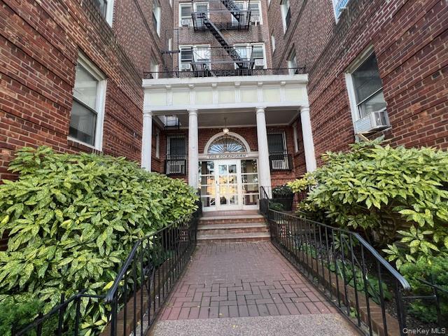 Foto del edificio - 114-06 Queens Blvd