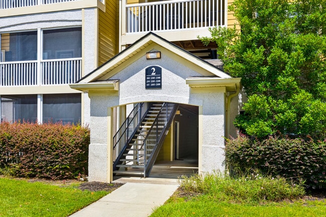 Building Photo - 2208 Walden Park Dr