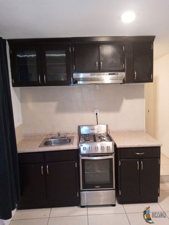 Building Photo - 572 Lenrey Ave