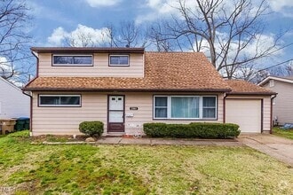 Building Photo - 2961 Archwood Pl