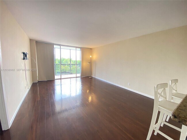 Foto del edificio - 3401 N Country Club Dr