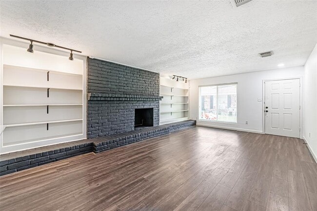 Building Photo - 9414 Springview Ln