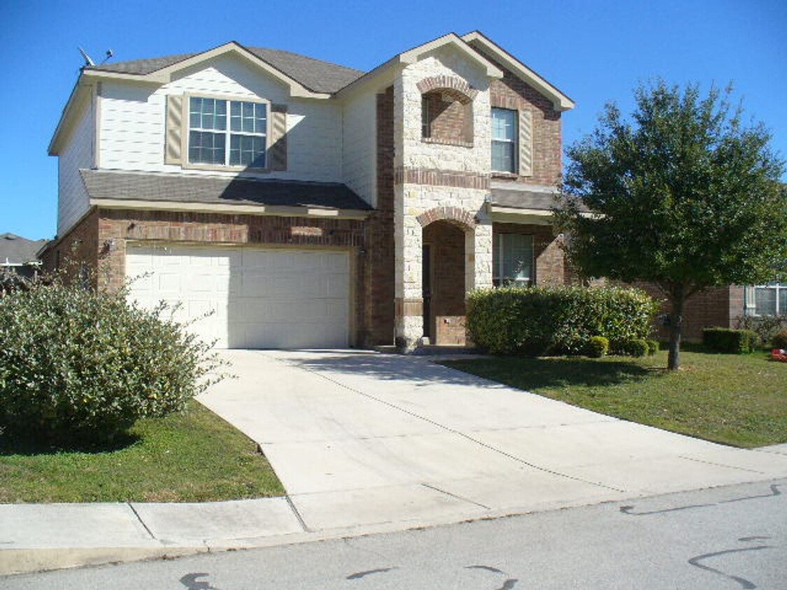 Foto principal - Spacious 2 Story Ready For Move-In