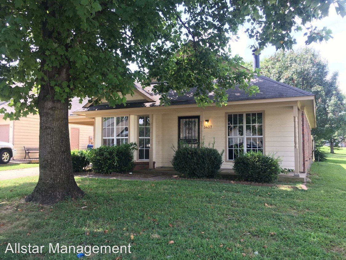Primary Photo - 3437 Laurelwood St