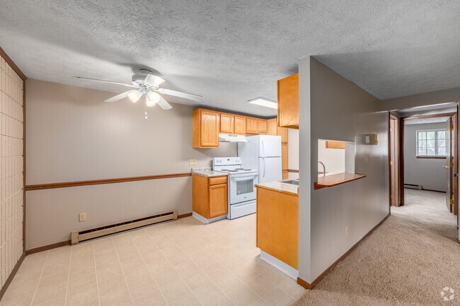 2 habitaciones, 1 baño - 750 pies cuadrados - Comedor - Debo Properties North Canton