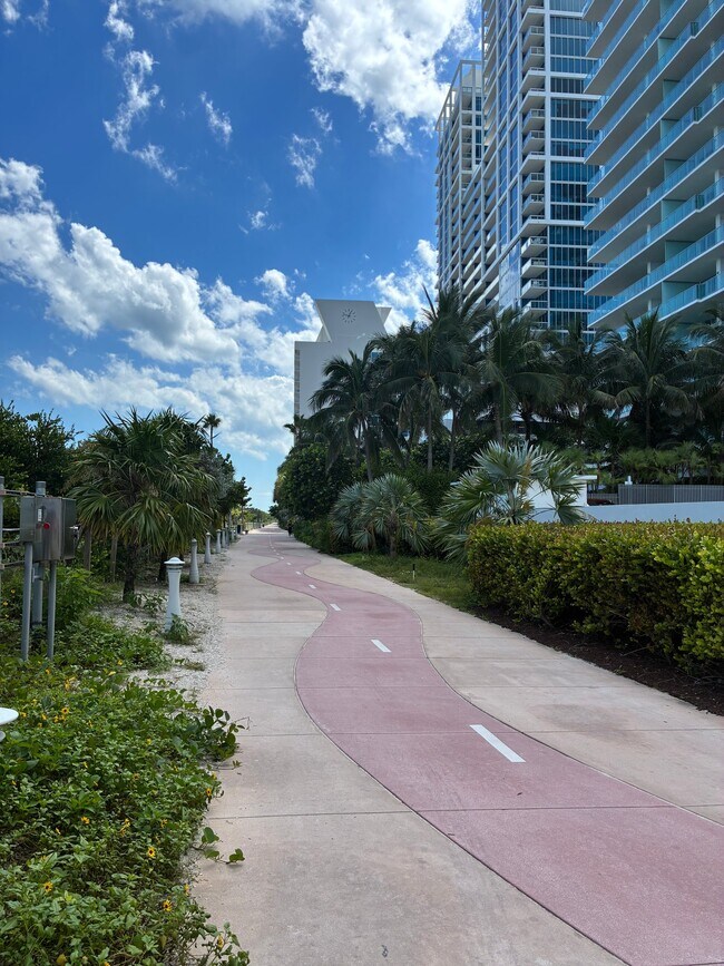 Building Photo - 6917 Collins Ave