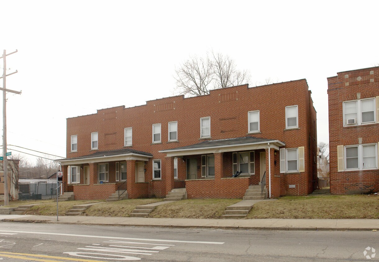 Building Photo - 397-403 E 11th Ave