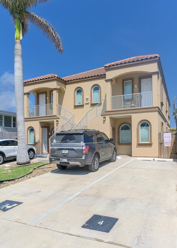 Primary Photo - 130 E Campeche St