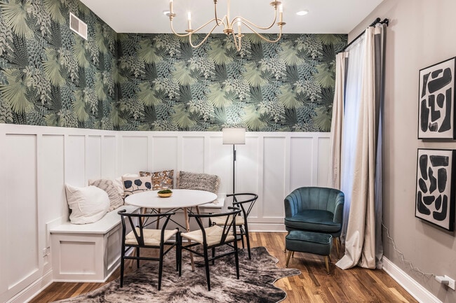 Building Photo - 5017 S Drexel Blvd