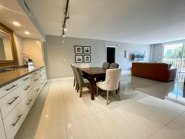 Foto del edificio - 9721 E Bay Harbor Dr