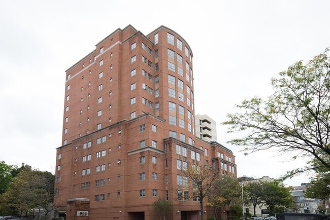 Building Photo - 931 Massachusetts Ave