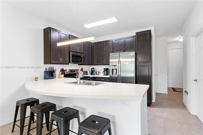Building Photo - 6285 SW 47th Mnr