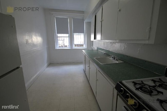 Building Photo - 2 br, 1 bath  - 127 Sutherland Rd # 3