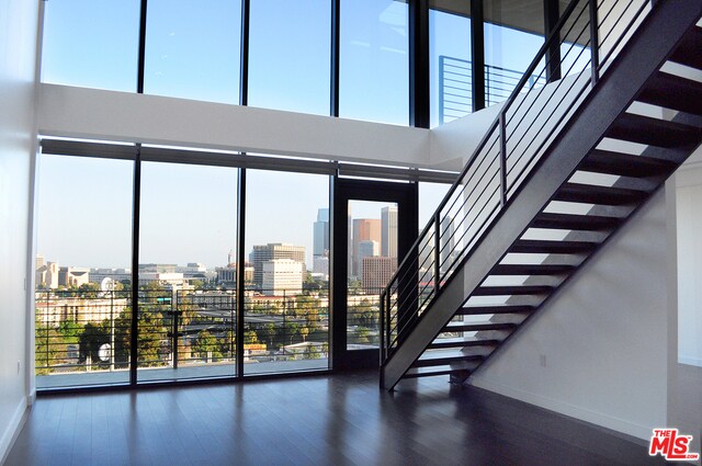 Foto principal - 1115 Sunset Blvd