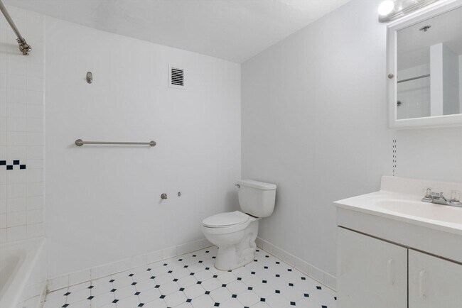 Building Photo - 534 Beacon St