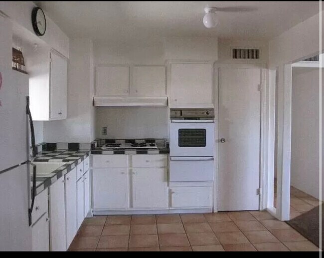 Building Photo - 1703 S Hardy Dr