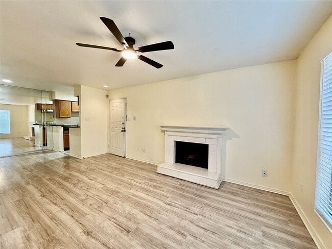 Building Photo - 2120 Wilcrest Dr