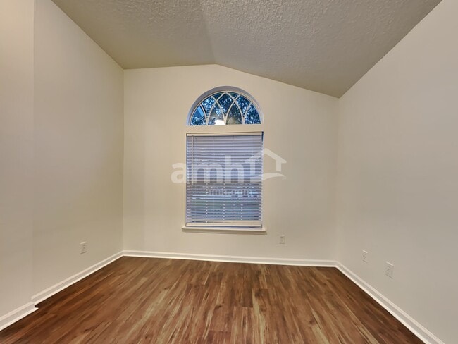 Foto del edificio - 525 Candyroot Court