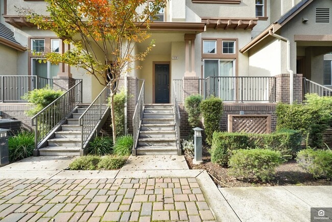 Building Photo - 1028 Amber Ter