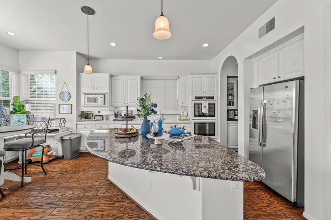 Foto del edificio - 4 Bedroom Home in the Beautiful Bridgeport Community!