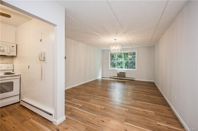 Building Photo - 130 Colonial Pkwy