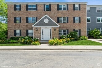 Building Photo - 152 E Winchester Rd