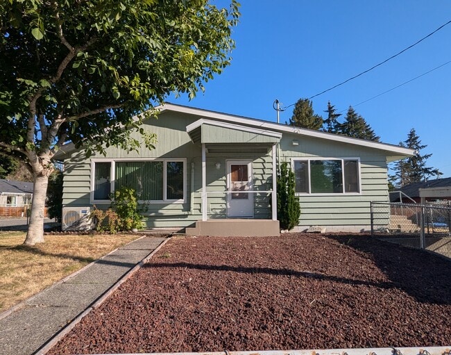 Building Photo - 2634 Stephenson Ave