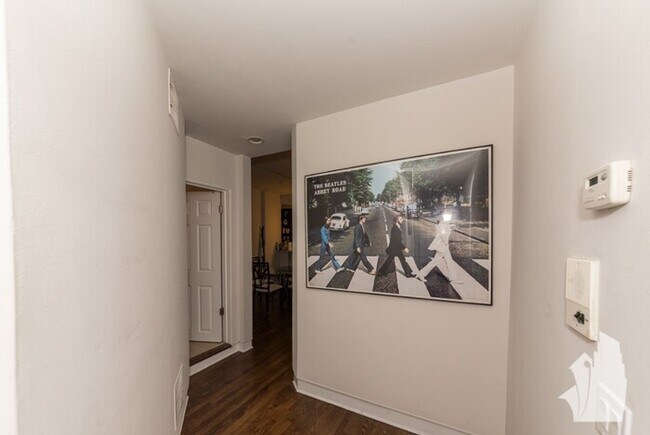 Building Photo - 651 W Armitage Ave