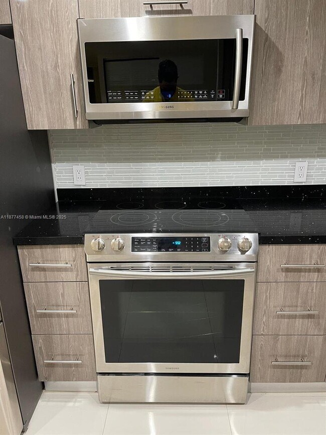 Foto del edificio - 2801 NE 183rd St