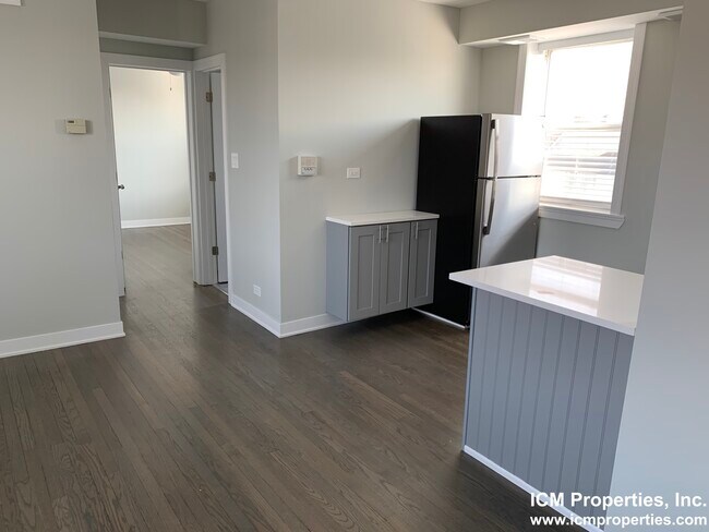 Foto del edificio - 3620 N Marshfield Ave