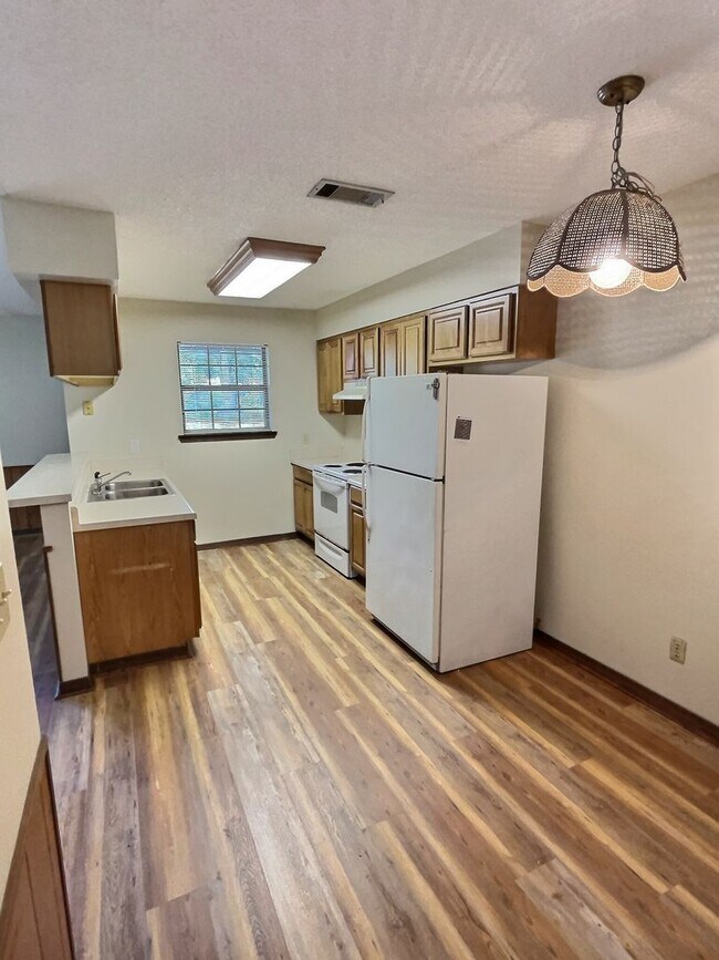 Foto del edificio - 1115 Hickory Dr