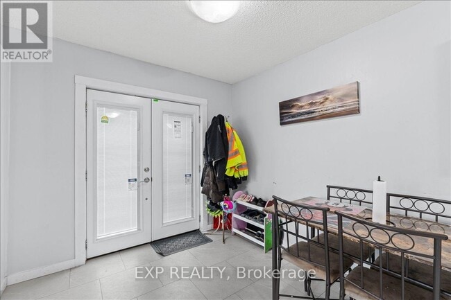 Building Photo - 3 Clifford St