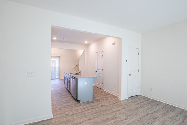 Foto del edificio - BEAUTIFUL 2 Bedroom Townhome in Midland