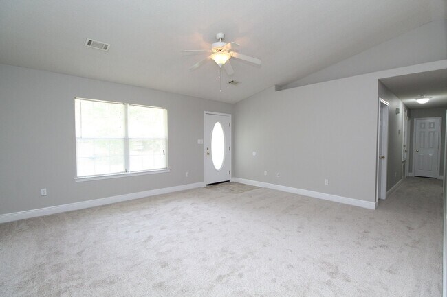 Building Photo - 3-Bed, 2-Bath Brick Home with Vaulted Ceilings and 1-Car Garage – Conveniently Located Near Whiti...