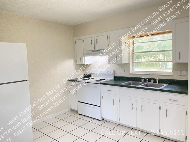 Foto del edificio - 1884 NE 77th St