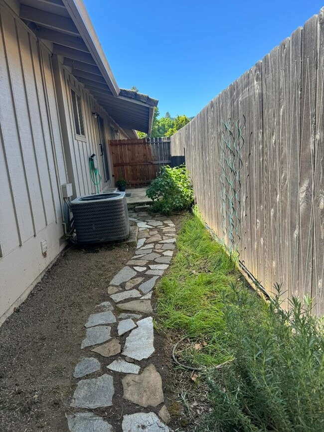 Building Photo - 300 Shafer Ln