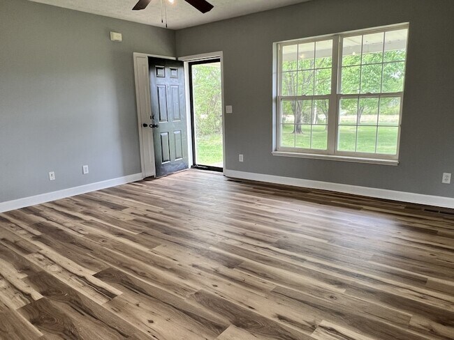 Foto del edificio - 297 E Carter Rd