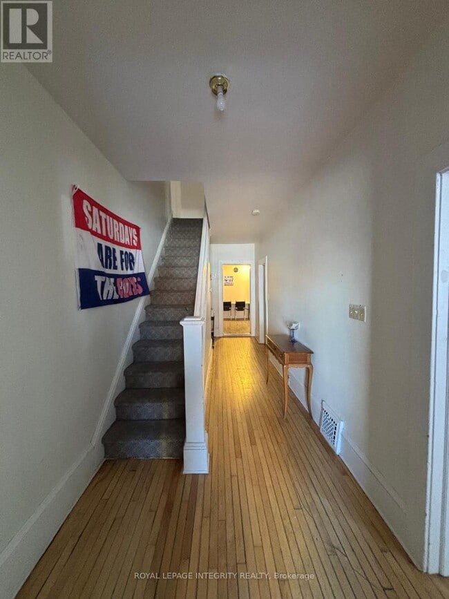 Building Photo - 444 Gladstone Ave