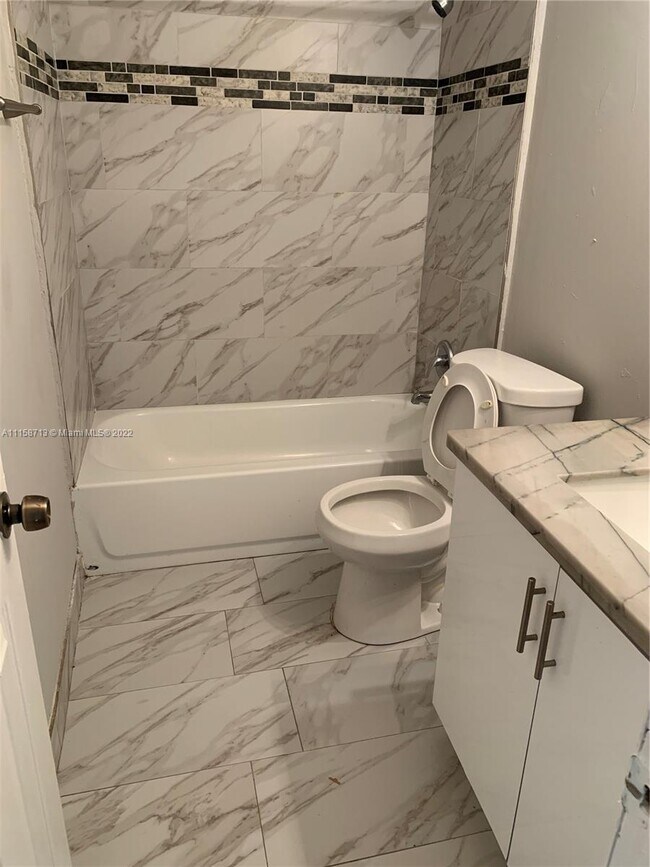 Foto del edificio - 316 NE 44th St