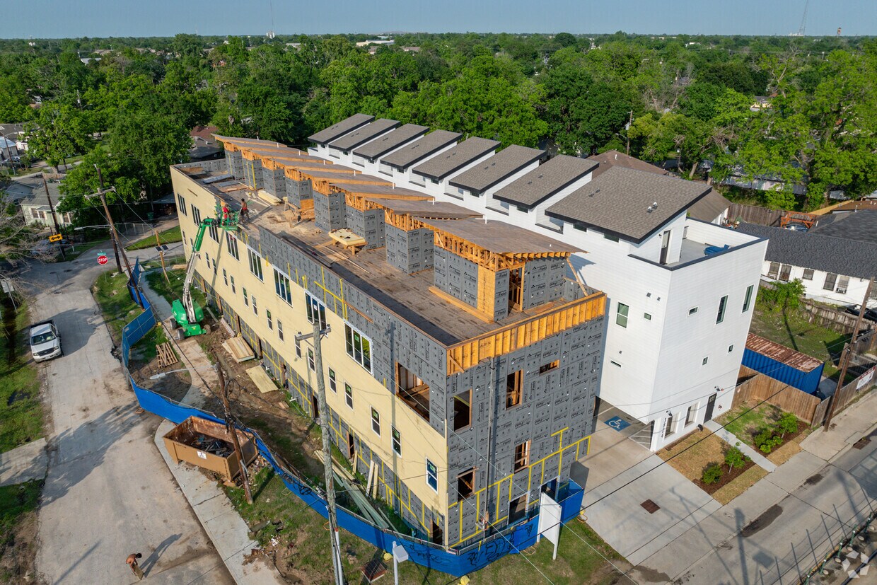 Building Photo - 3824 Fulton St
