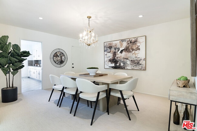 Building Photo - 344 S Doheny Dr