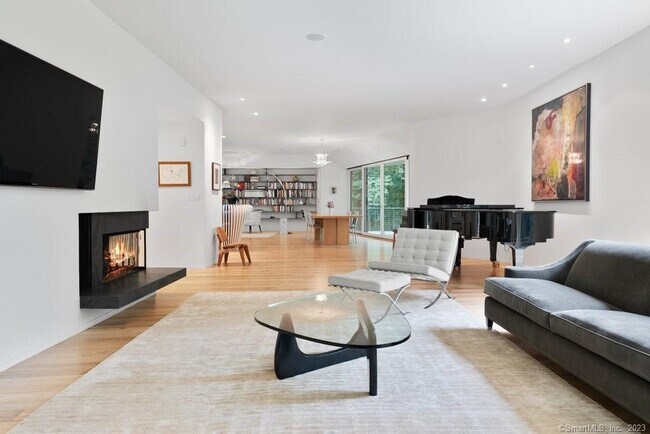 Foto del edificio - 364 Hollow Tree Ridge Rd