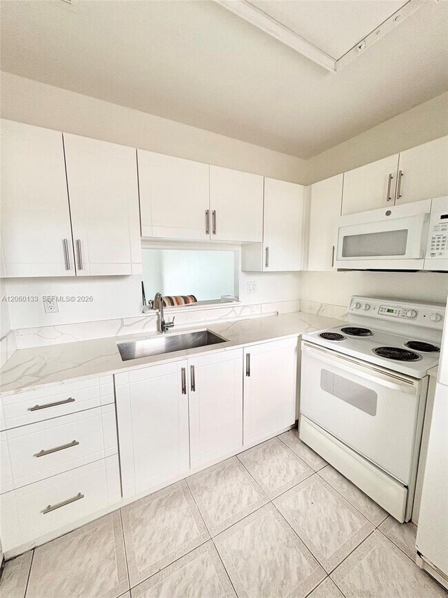 Foto del edificio - 5011 W Oakland Park Blvd