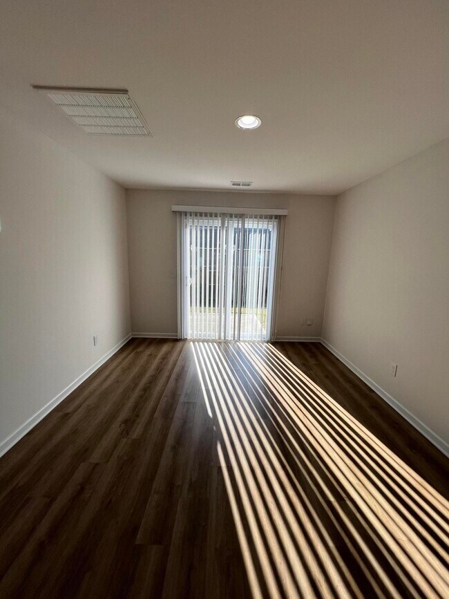Building Photo - 2030 Catlet Ct